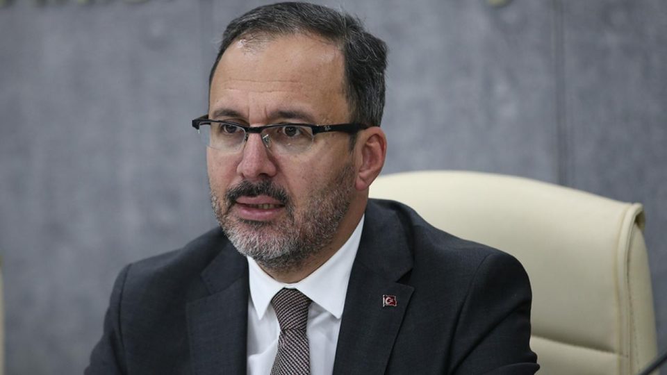 Bakan Kasapoğlu milli dalışçıları tebrik etti
