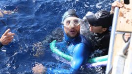 Hırvat sporcu Klovar Antalya'da serbest dalış dünya rekoru kırdı