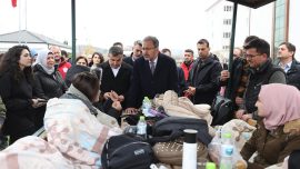 Bakan Kasapoğlu depremin yaşandığı Düzce'de incelemede bulundu