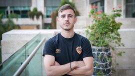 Hull Cityli Dimitris Pelkas: İngiltere'de hakemler oyunu durdurmuyor