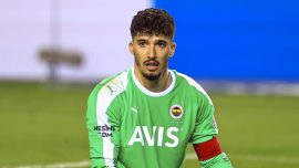 Altay Bayındır'dan Fenerbahçe'ye kötü haber