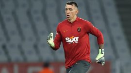 Galatasaray'ın kalecisi Muslera, 4 milli maçtan men cezası aldı