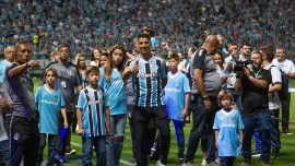 Gremio taraftarından Luis Suarez'e görkemli karşılama