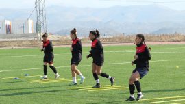 Şırnak Belediyesi Nuhspor Kadın Futbol Takımı'nın hedefi Süper Lig