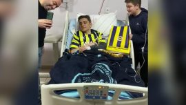 Fenerbahçeli futbolculardan depremzede Kamilcan'a destek