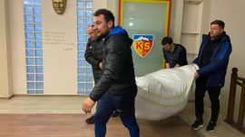 Kayserispor'dan deprem bölgesine kışlık giysi ve malzeme desteği