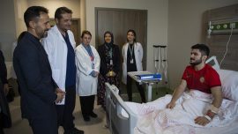 Osman Çakmak'tan depremzedelere moral ziyareti