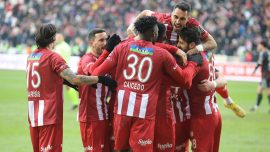 Depremzedeler Sivasspor-Fiorentina maçını statta ücretsiz izleyecek