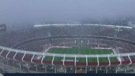 Arjantin'de maç sırasında bir taraftar tribünden düşerek hayatını kaybetti