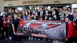 Dünya şampiyonu Tekvando Milli Takımı yurda döndü