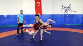 Muşlu güreşçi dünya şampiyonluğu hedefiyle günde 6 saat antrenman yapıyor