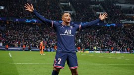 PSG'nin yıldız futbolcusu Mbappe transfer iddialarını yalanladı