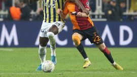 Şampiyon Galatasaray derbide Fenerbahçe'yi konuk edecek