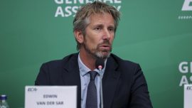 Hollanda'nın efsane kalecisi Edwin van der Sar beyin kanaması geçirdi