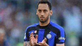 Inter Hakan Çalhanoğlu'nun sözleşmesini 2027'ye kadar uzattı