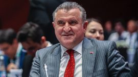 Bakan Osman Aşkın Bak, Galatasaray'ı kutladı