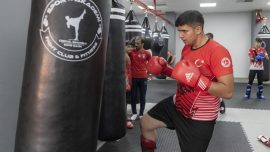 Fazla kilolarından kurtulmak için başladığı kick boksta milli sporcu oldu
