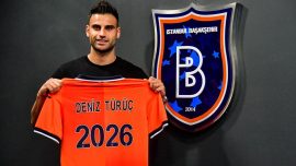 Başakşehir'de Deniz Türüç'ün sözleşmesi uzatıldı