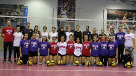 Genç voleybolcular Filenin Sultanları'nı örnek alıyor