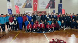 Balıkesir'de 85 sporcuya malzeme desteği verildi