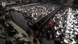 Beşiktaş Kulübü Olağanüstü Seçimli Genel Kurulu'nda organizasyon sıkıntıları yaşanıyor