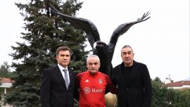 Beşiktaş'ta Feyyaz Uçar ve Samet Aybaba, futbolcularla bir araya geldi