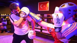 Hatay'da gençler depremin psikolojisini ringde atıyor