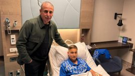 Trabzonspor'da Abdullah Avcı'dan genç futbolcuya moral ziyareti