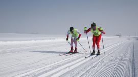 Yüksekova kristal kar örtüsüyle "kayak sporunun parlayan yıldızı" oldu